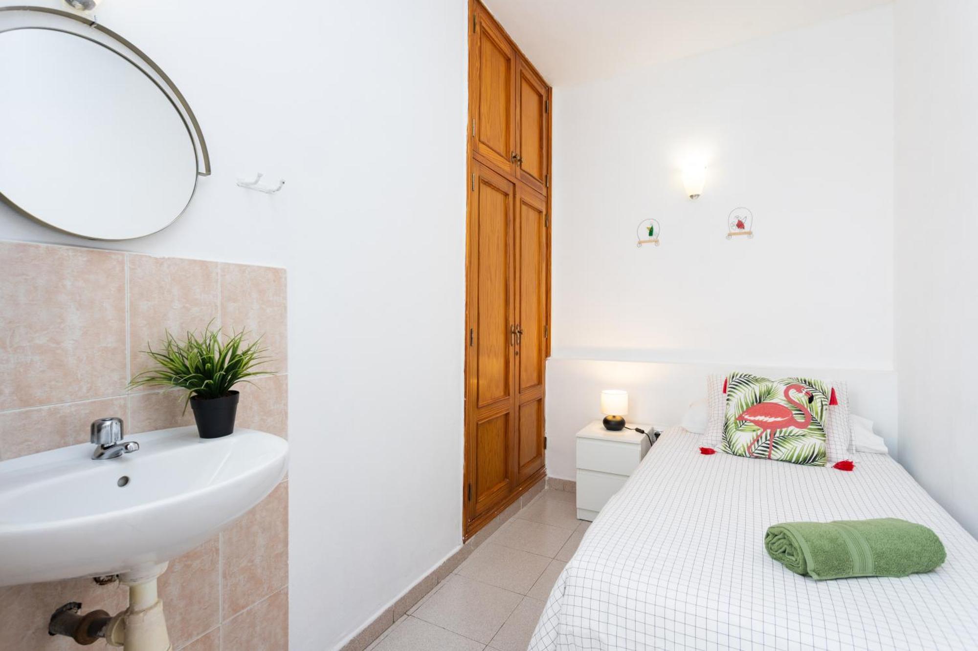 Single Room with Shared Bathroom,1745193998:JPEG